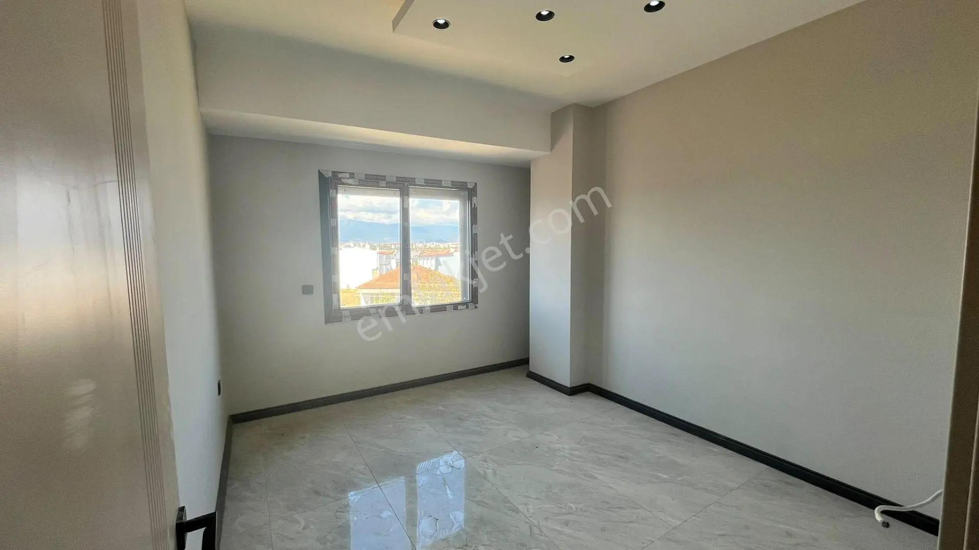 Bademalanı'nda Yol Üzeri Muhteşem Lokasyon Süper Daire 3+1 — fotoğraf 21