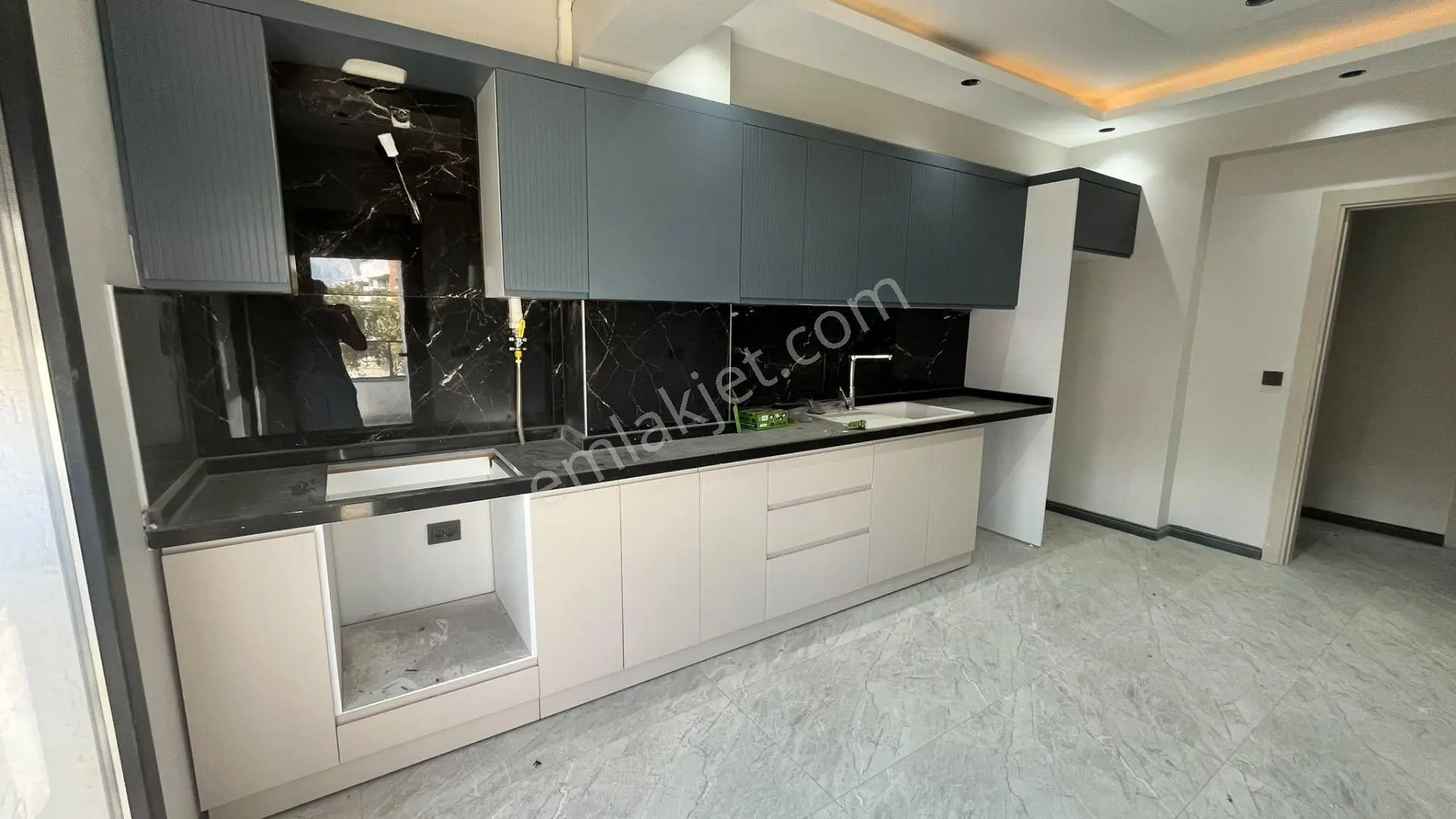 Bademalanı'nda Yol Üzeri Muhteşem Lokasyon Süper Daire 3+1 — fotoğraf 23