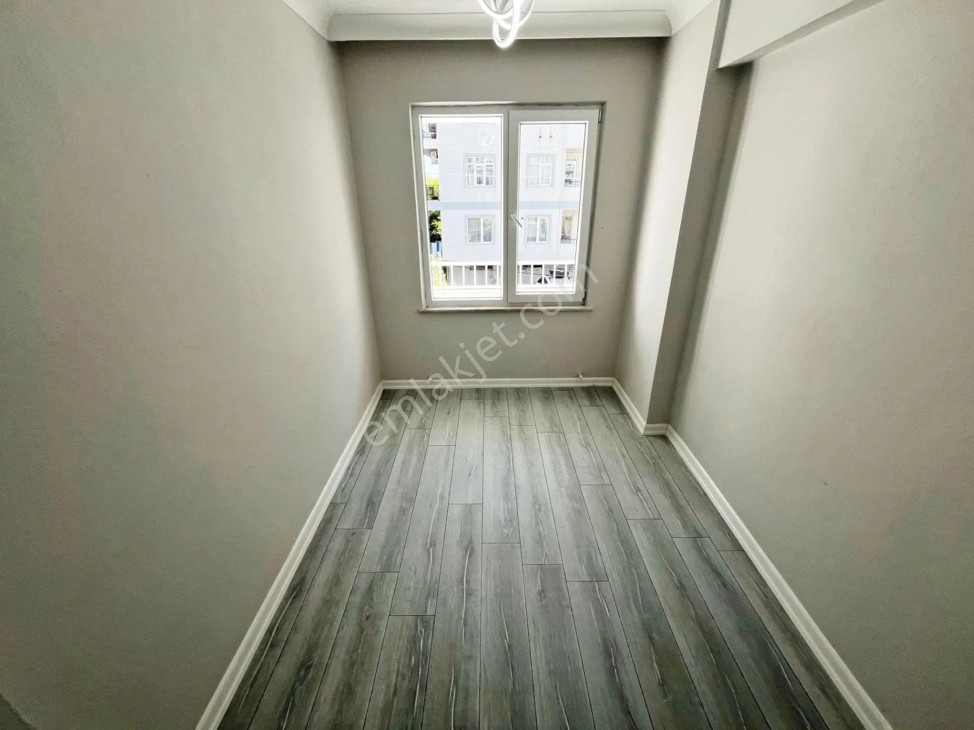 Aktif'ten Akçay'da Satılık Ön Cephe Çift Balkonlu Harika 2+1 Daire — fotoğraf 11