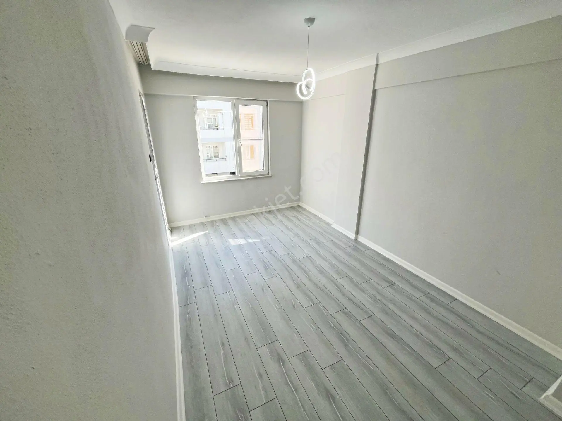 Aktif'ten Akçay'da Satılık Ön Cephe Çift Balkonlu Harika 2+1 Daire — fotoğraf 12