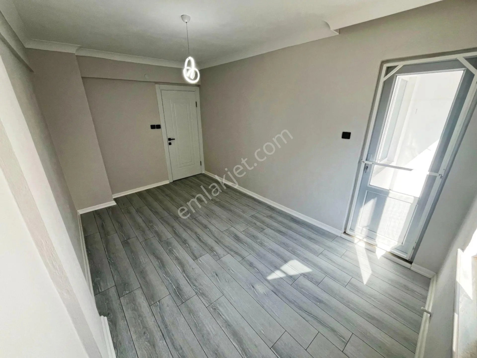 Aktif'ten Akçay'da Satılık Ön Cephe Çift Balkonlu Harika 2+1 Daire — fotoğraf 14
