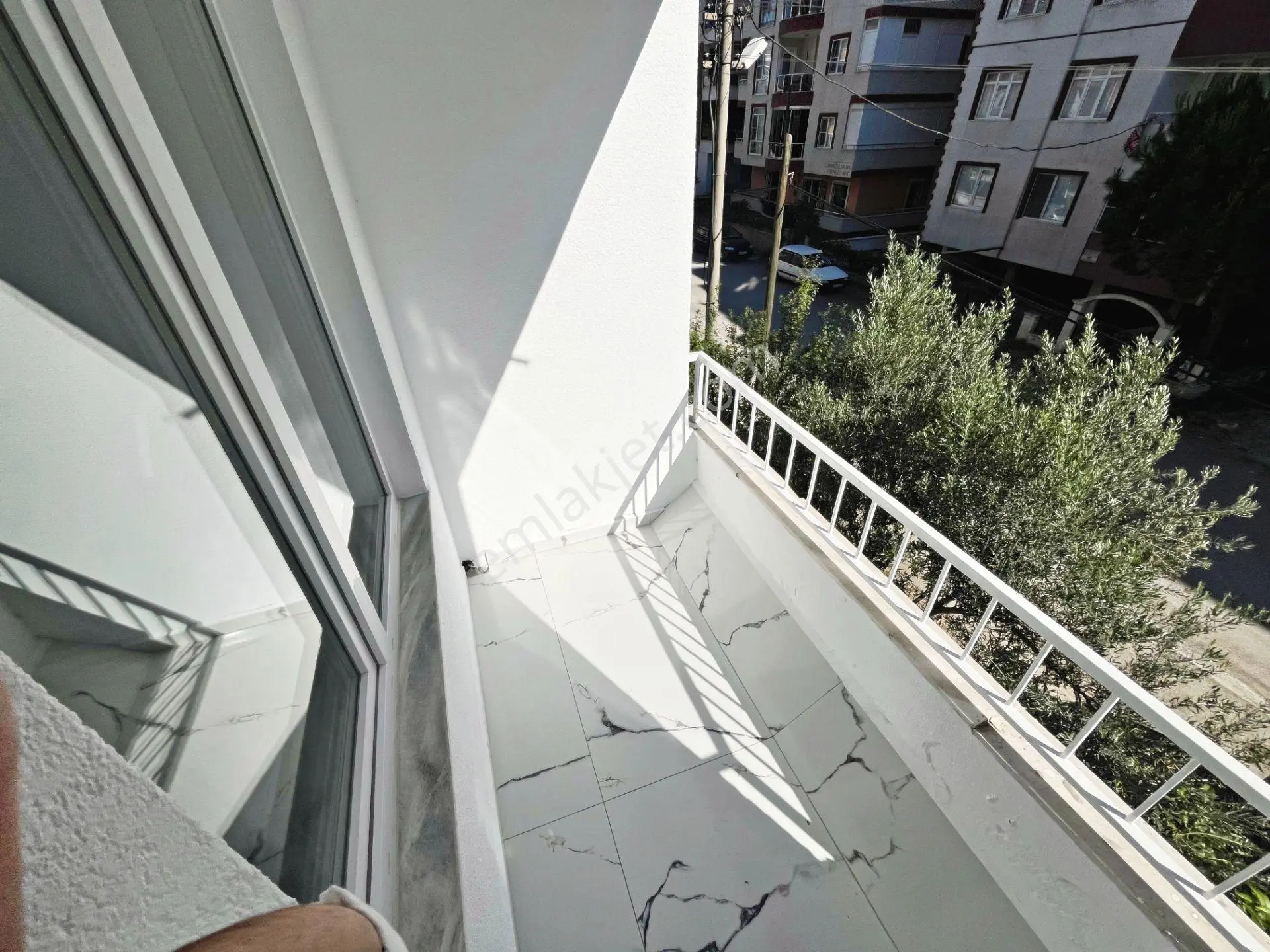 Aktif'ten Akçay'da Satılık Ön Cephe Çift Balkonlu Harika 2+1 Daire — fotoğraf 16