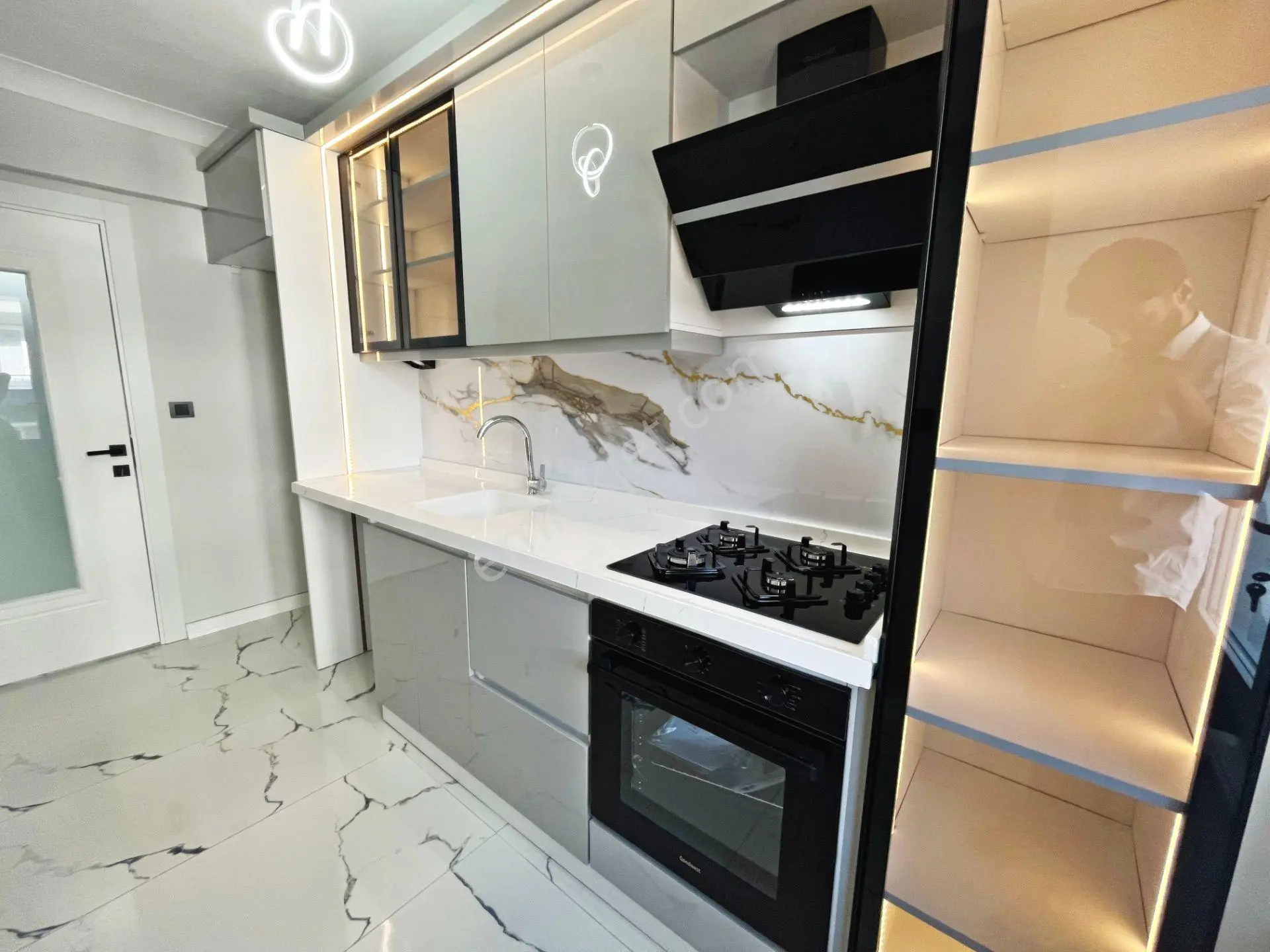 Aktif'ten Akçay'da Satılık Ön Cephe Çift Balkonlu Harika 2+1 Daire — fotoğraf 30
