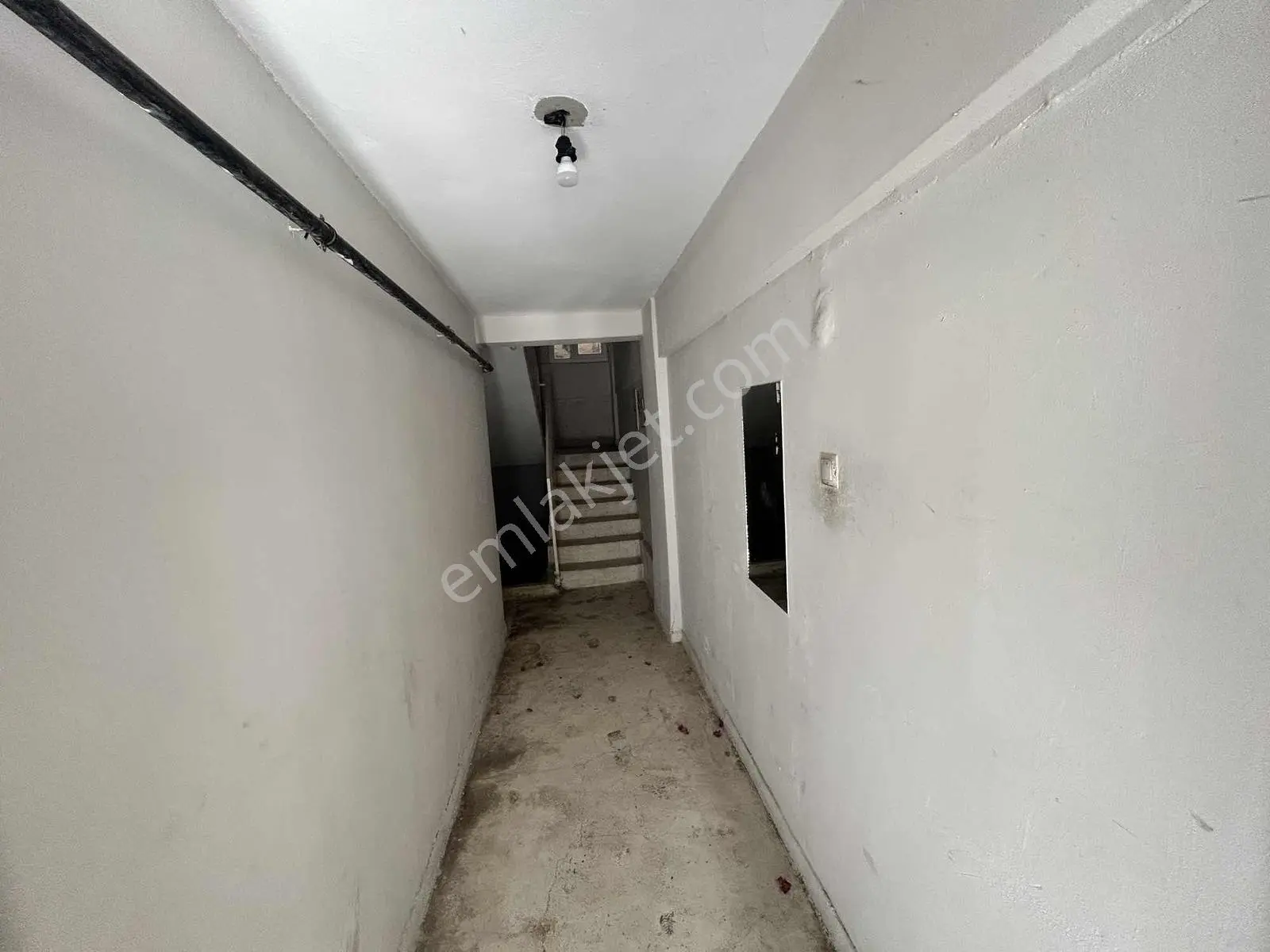 Acill Kuşadası Merkezde Çok Geniş Doğalgazlı 3+1 Satılık Daire — fotoğraf 2
