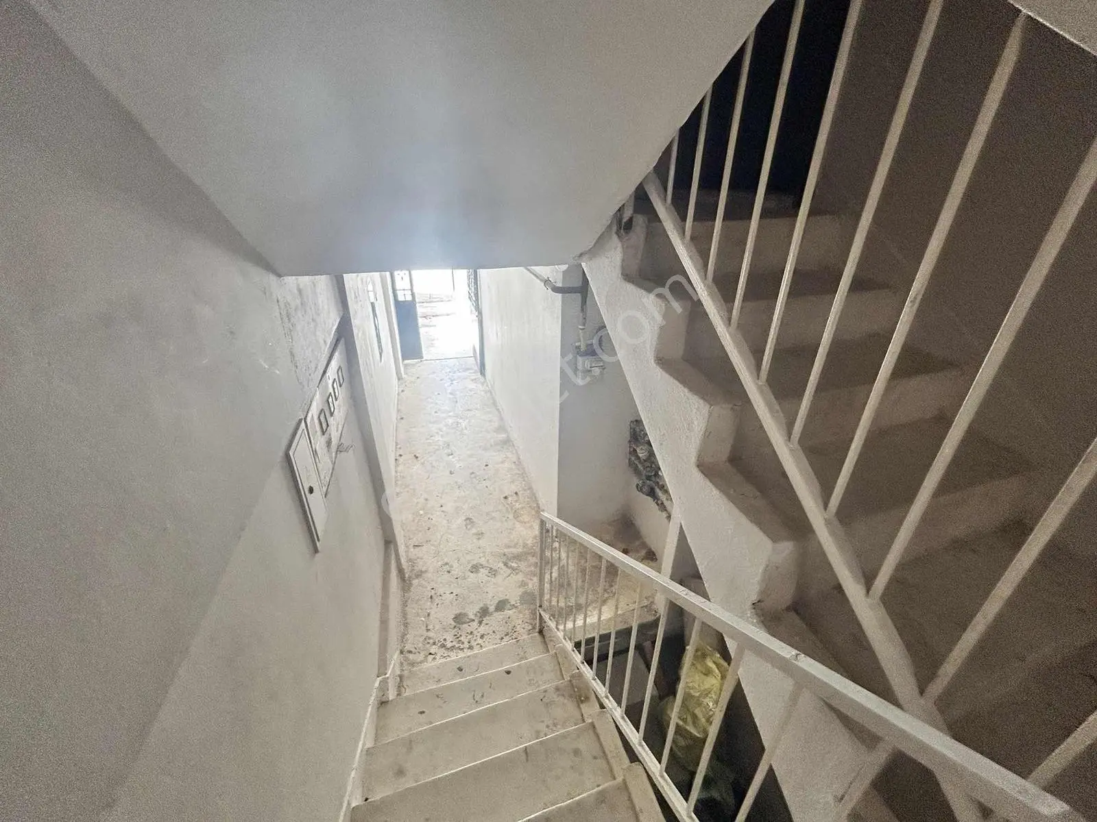 Acill Kuşadası Merkezde Çok Geniş Doğalgazlı 3+1 Satılık Daire — fotoğraf 4