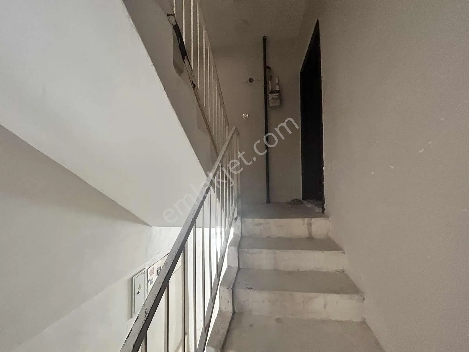 Acill Kuşadası Merkezde Çok Geniş Doğalgazlı 3+1 Satılık Daire — fotoğraf 8