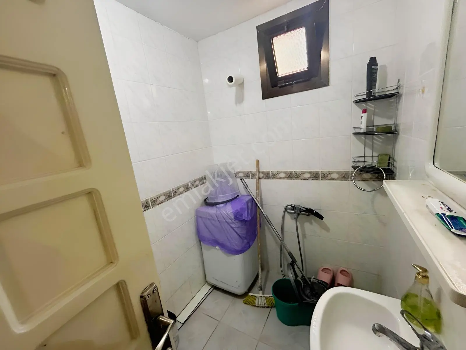 Acill Kuşadası Merkezde Çok Geniş Doğalgazlı 3+1 Satılık Daire — fotoğraf 11