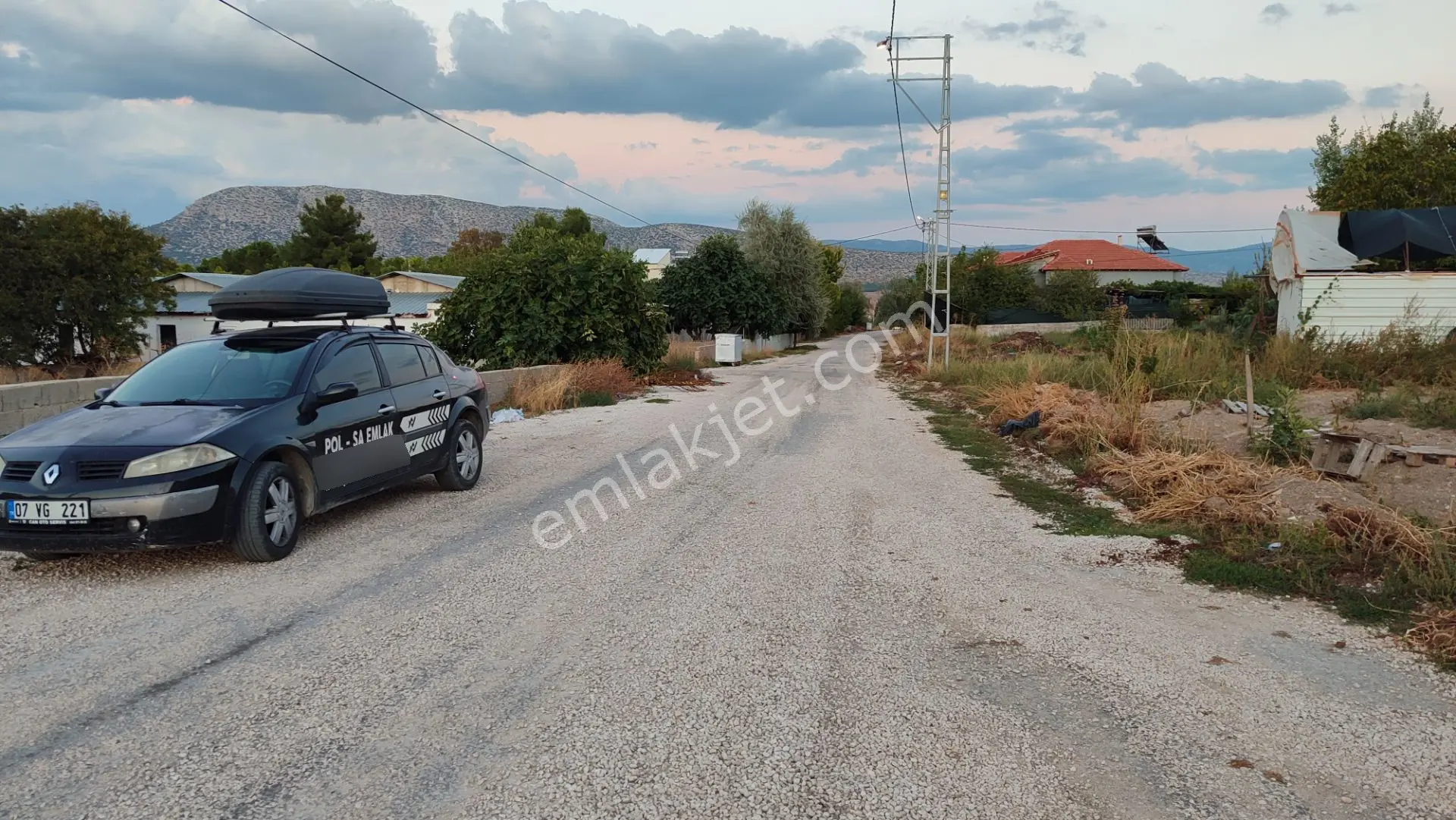 Antalya Korkuteli Bozova'da Satılık 700m2 İmarlı Arsa 2 Kat Ve %40 İnşaat İzni Var — fotoğraf 2