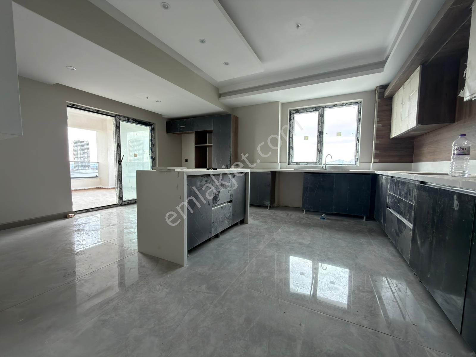 Skylıne Towerda Seçkin Cepheli, Prestijli Daire — fotoğraf 34