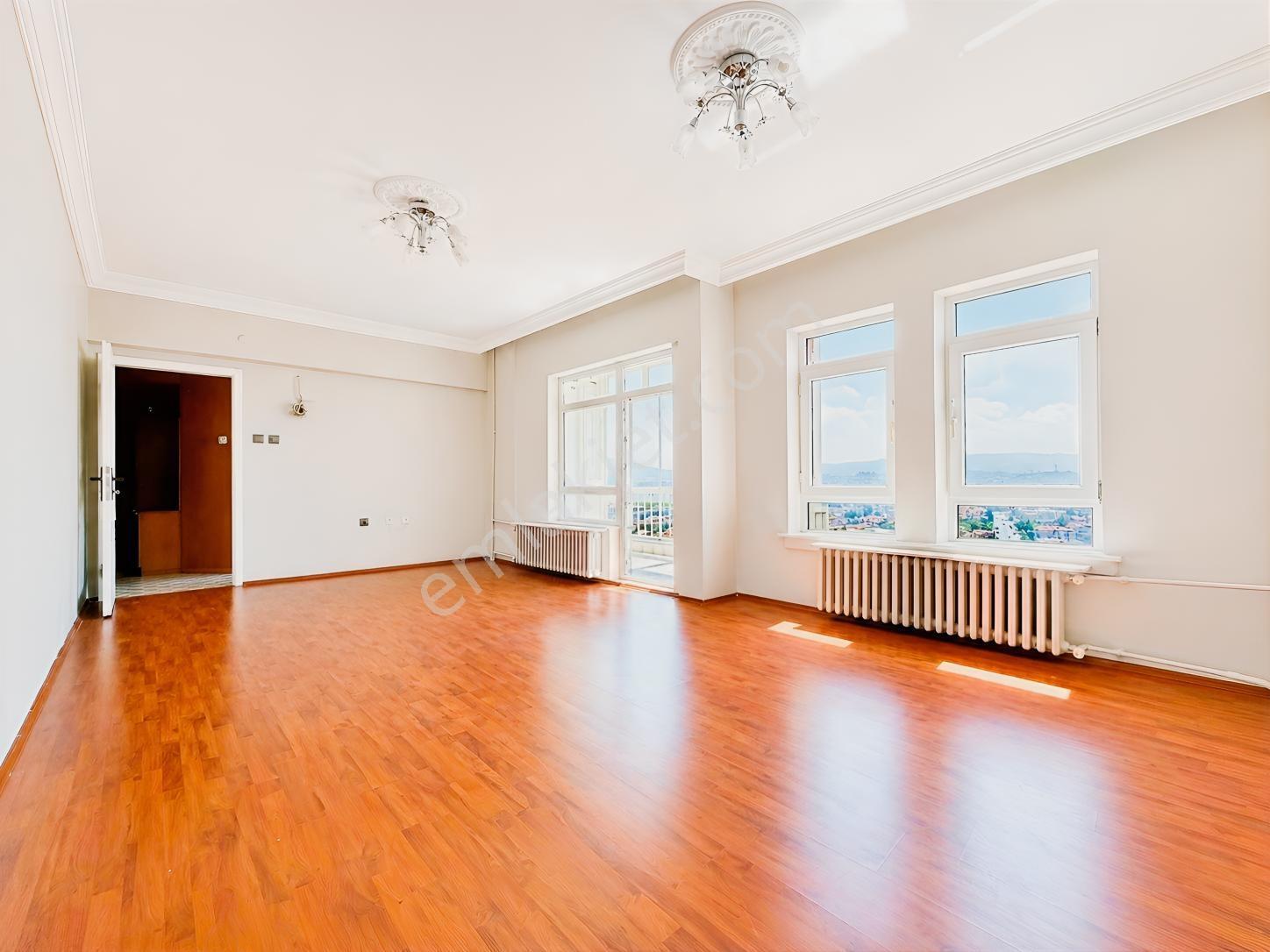 Uzman'Dan Panoramik Ankara Manzaralı Site İçerisinde Katta 3+1