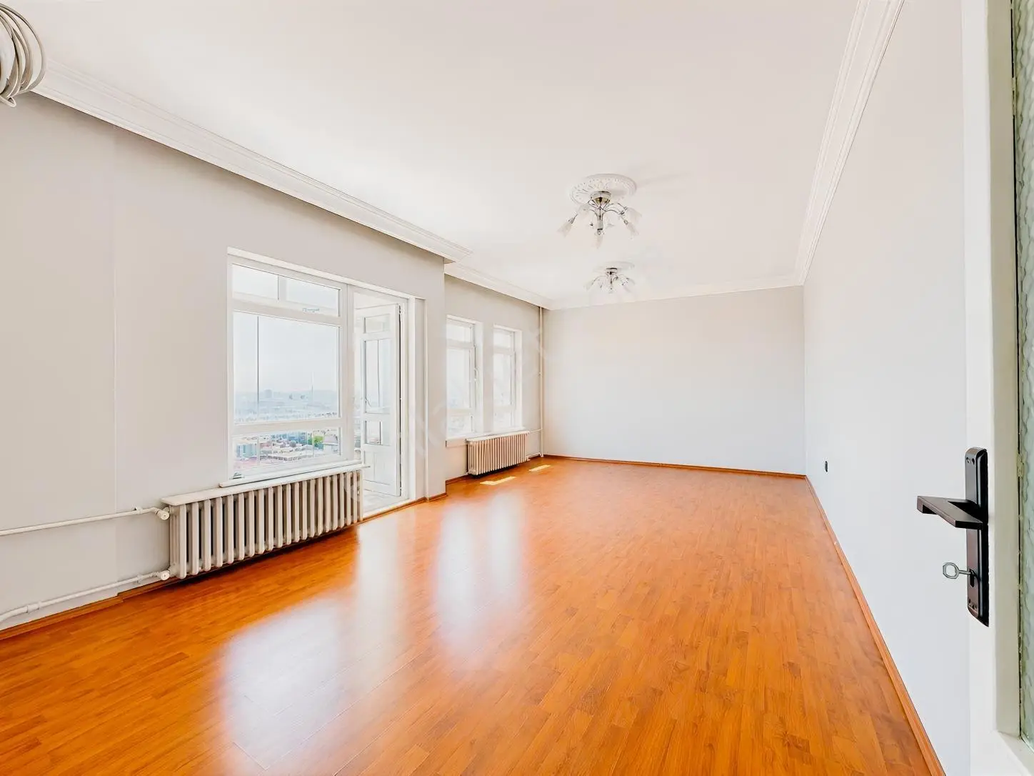 Uzman'dan Panoramik Ankara Manzaralı Site İçerisinde Katta 3+1 — fotoğraf 2