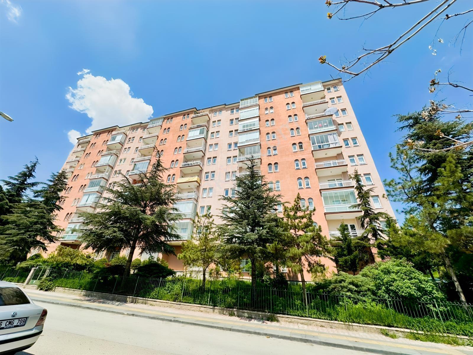 Uzman'dan Panoramik Ankara Manzaralı Site İçerisinde Katta 3+1 — fotoğraf 27