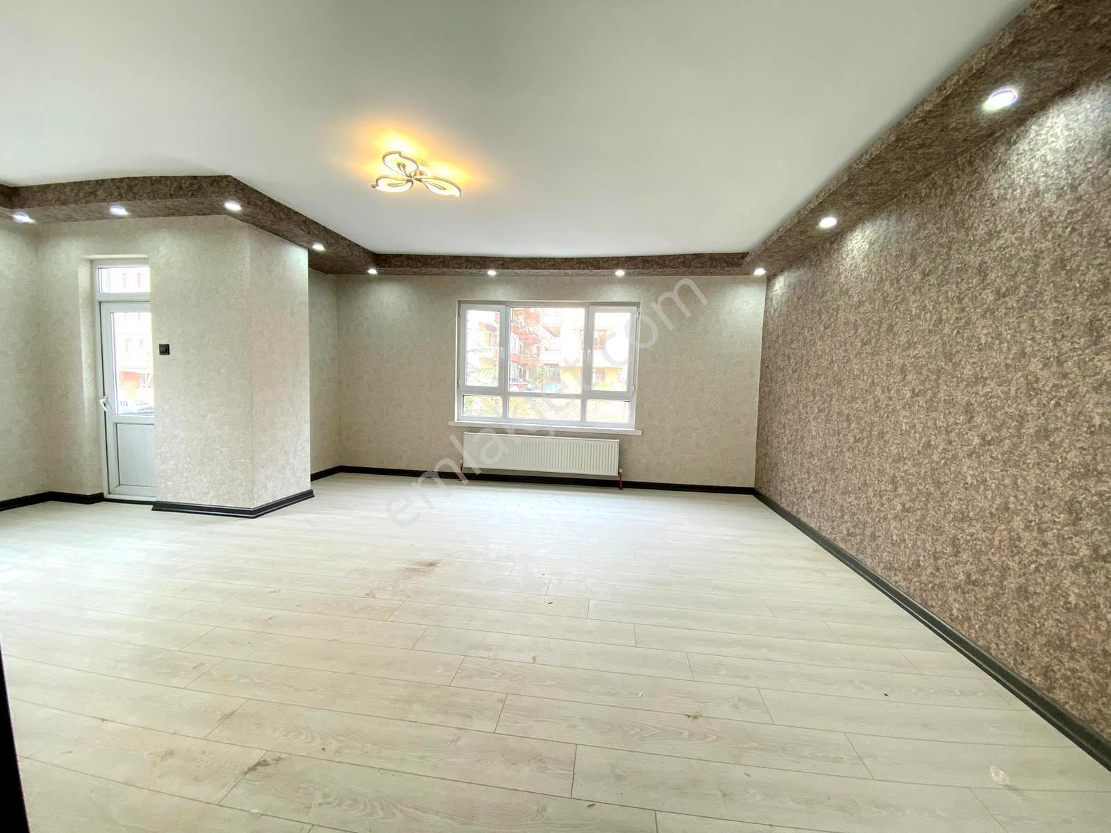 Uzman Emlak'Tan 19 Mayıs Mh Özgürlük Cad.Üzeri Bağımsız 3+1Daire
