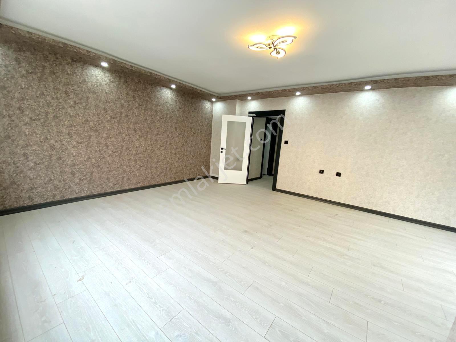 Uzman Emlak'tan 19 Mayıs Mh Özgürlük Cad.üzeri Bağımsız 3+1daire — fotoğraf 3