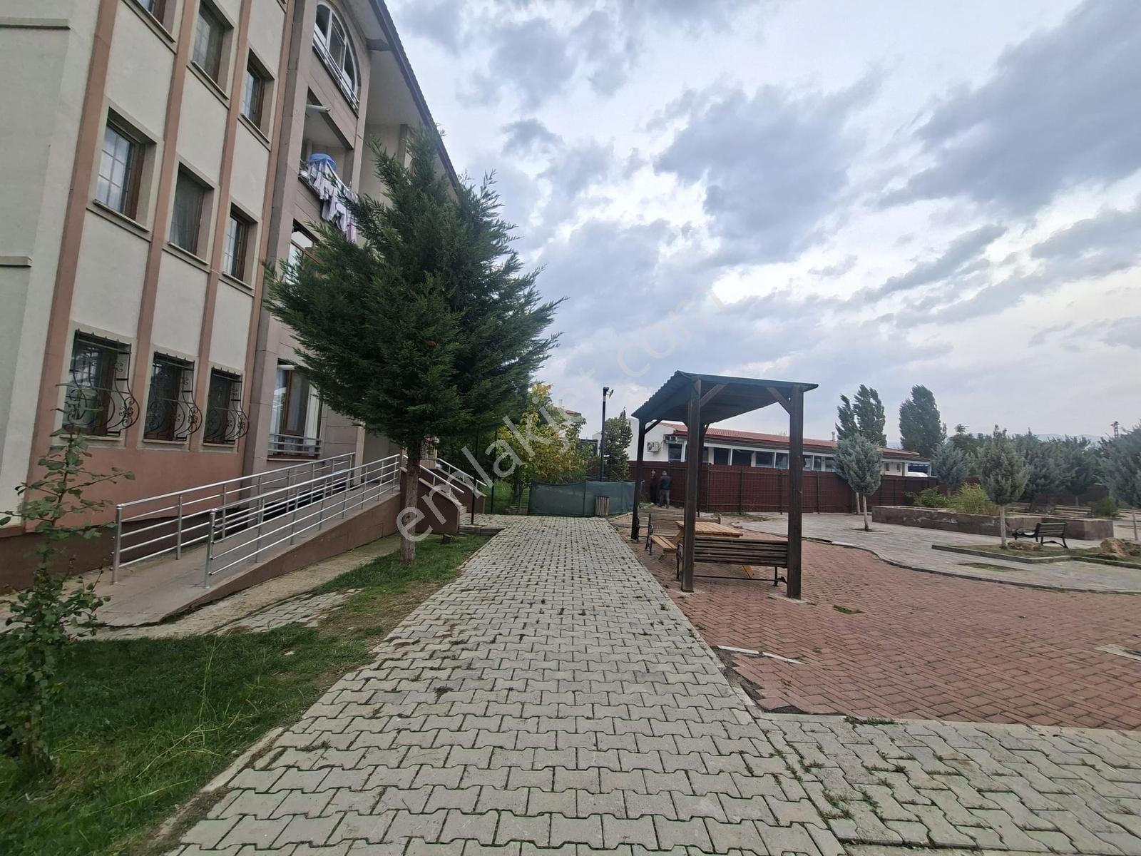 Remax Dem'den Toki Konutları İçi Full Yapılı Ara Kat 2+1 Daire — fotoğraf 3