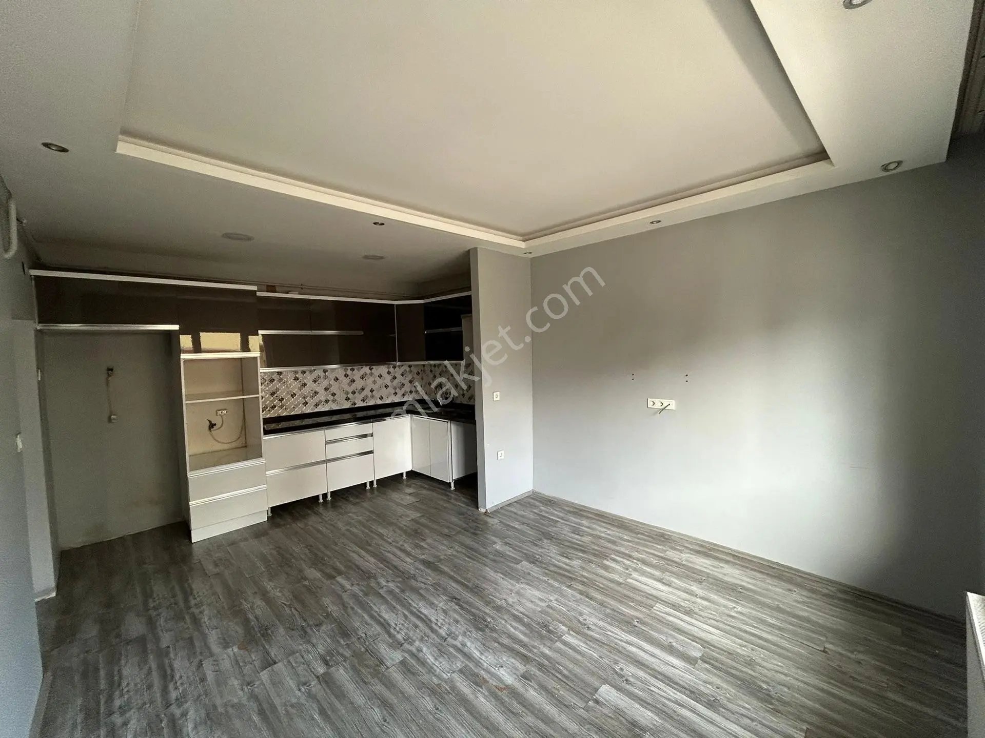 Günay'dan Fırsat Çarşıya Yürüme Mesafesinde 2+1 Satılık Daire — fotoğraf 2