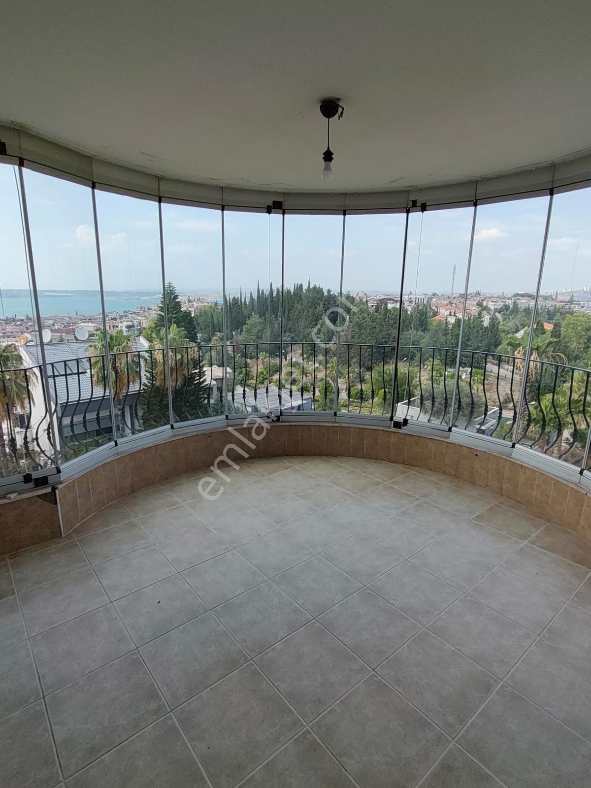 Süleyman Demirel Bulvarı Göl Manzaralı K.Mutfak 4+1 Satılık