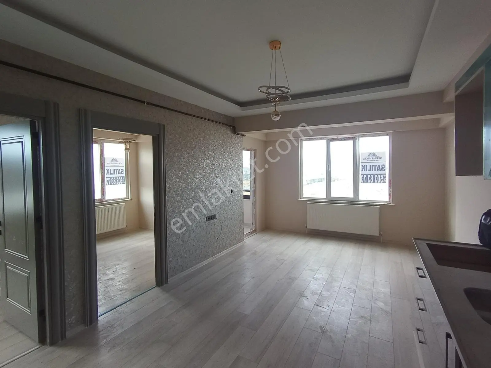 Germenıcıa'dan Üniversite Ye Yakın Lüx 2+0 Daire — fotoğraf 8