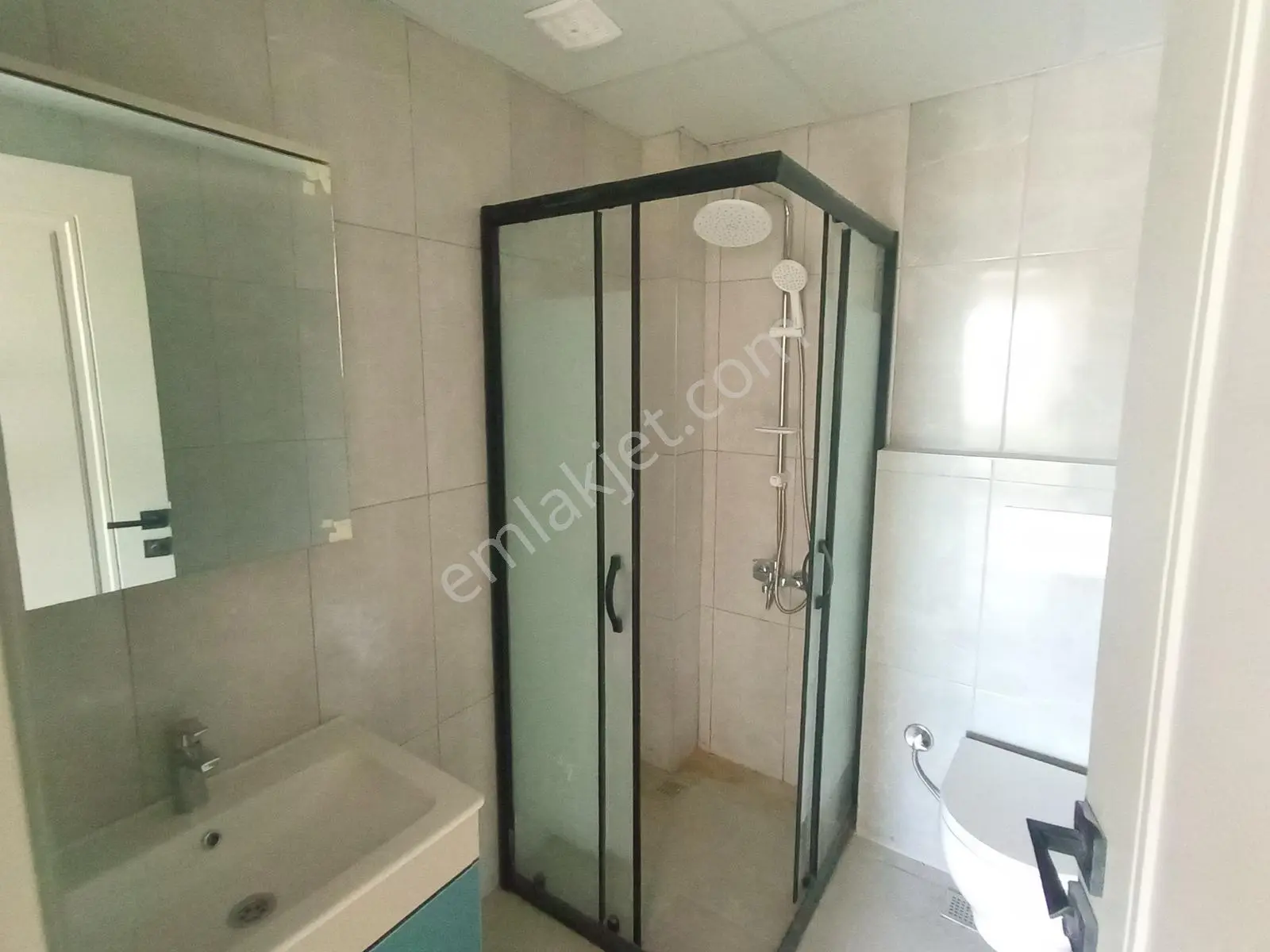 Germenıcıa'dan Üniversite Ye Yakın Lüx 2+0 Daire — fotoğraf 9
