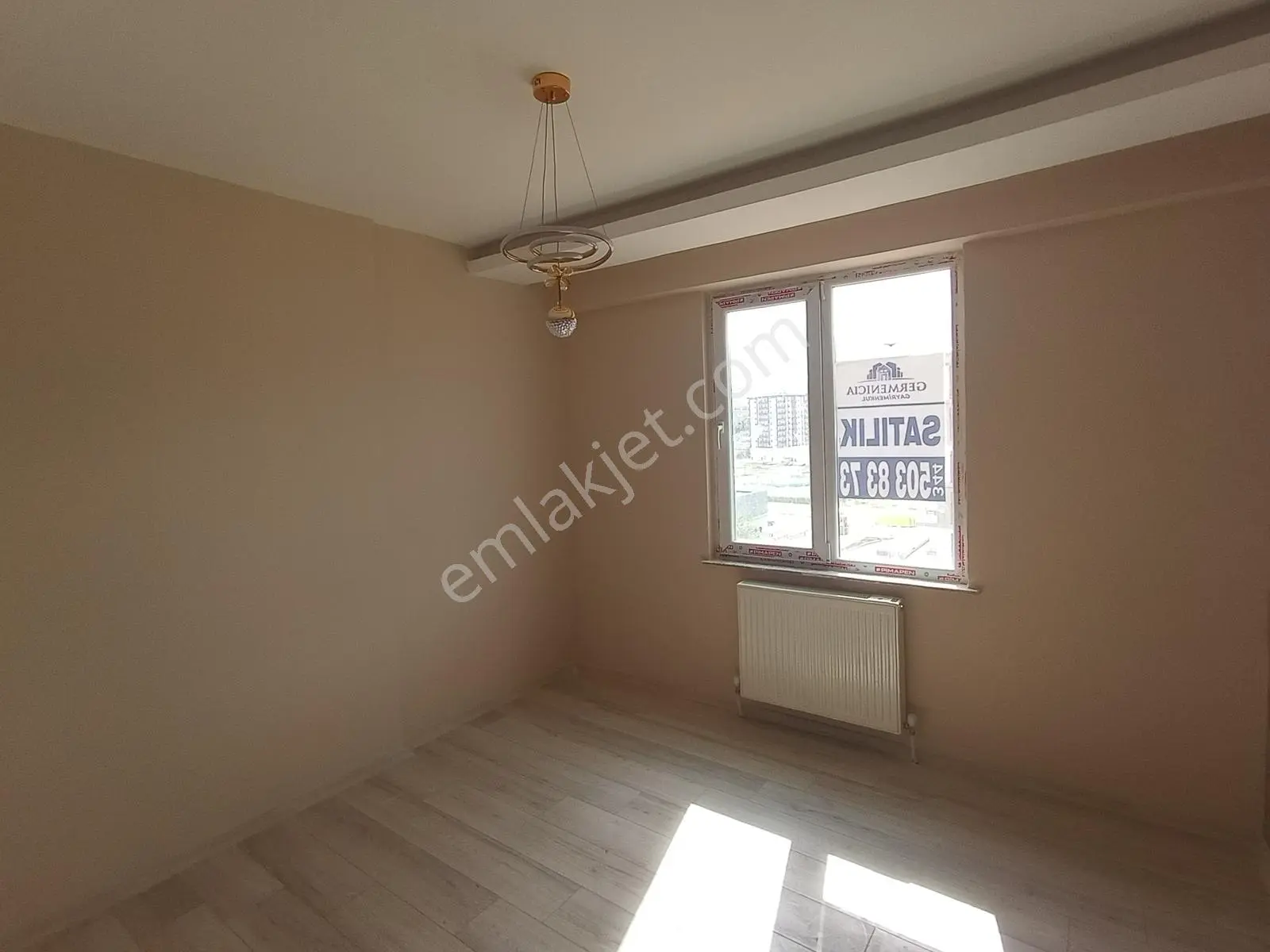Germenıcıa'dan Üniversite Ye Yakın Lüx 2+0 Daire — fotoğraf 12