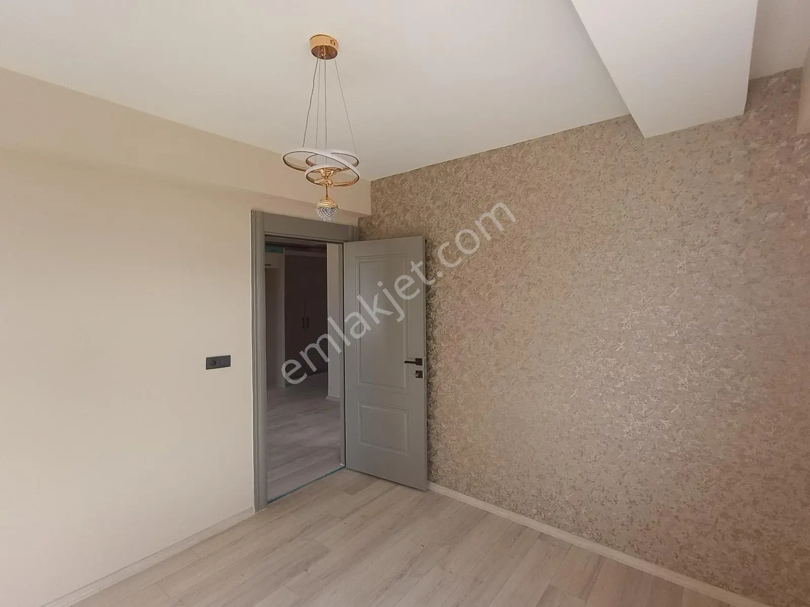 Germenıcıa'dan Üniversite Ye Yakın Lüx 2+0 Daire — fotoğraf 13