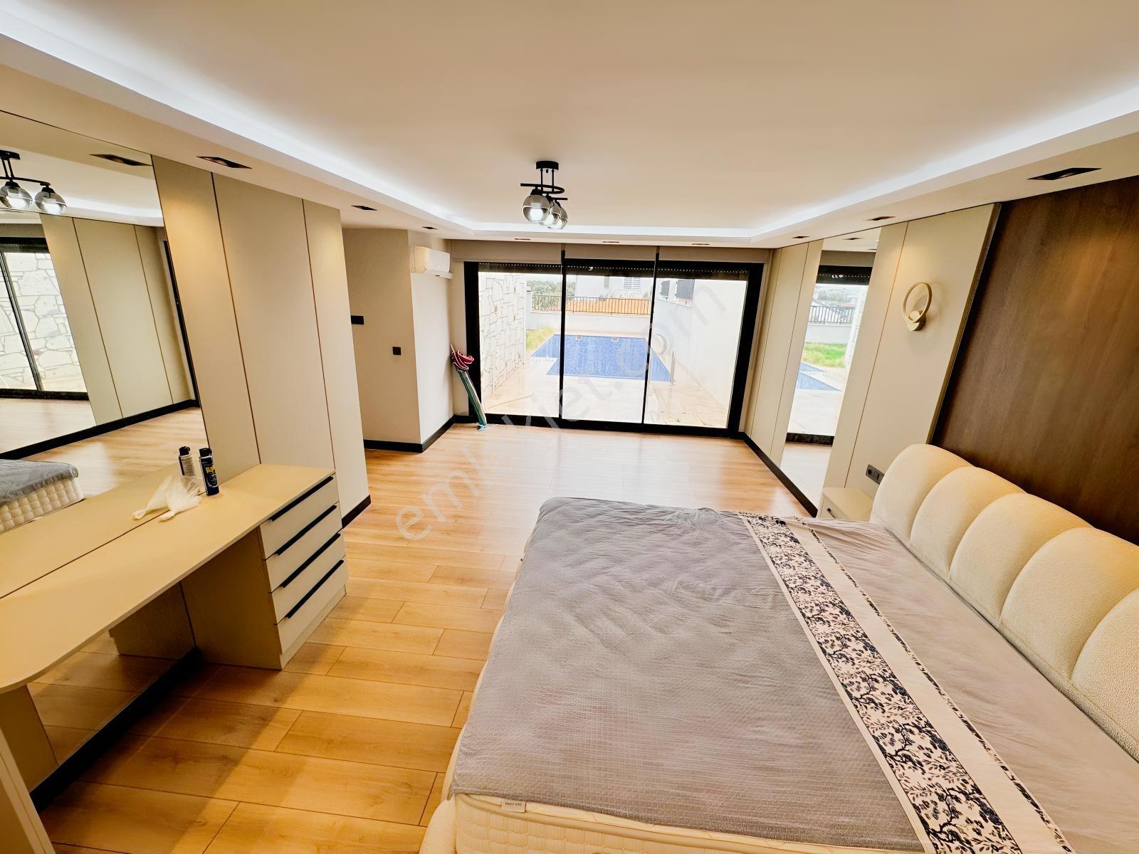 Çandarlının En Lüx Ve Modern Villası Müstakil Havuzlu — fotoğraf 12