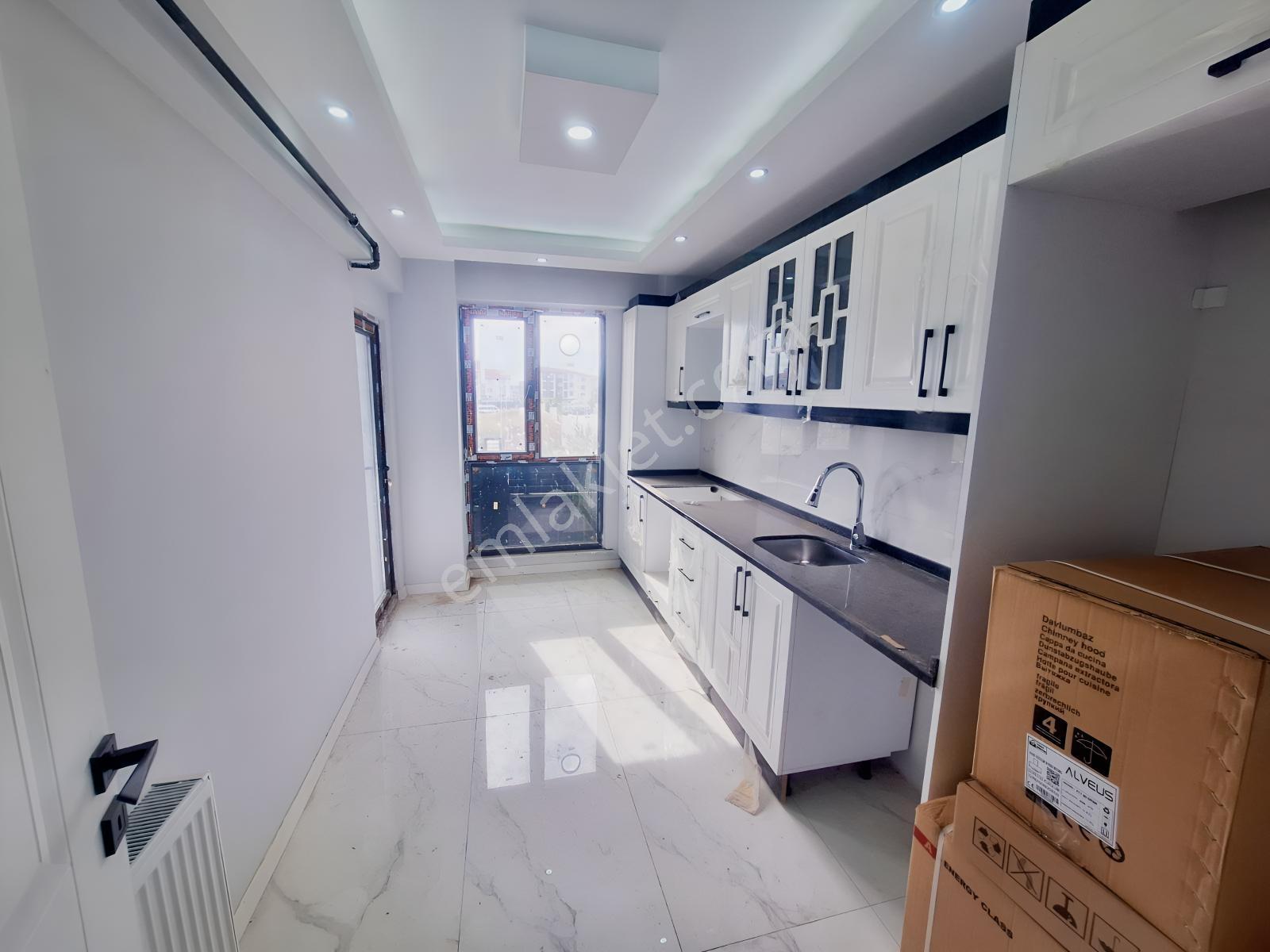 Mehmetoğlu Gayrimenkulden Hatip Mah.site İçinde 2+1 Satılık — fotoğraf 2