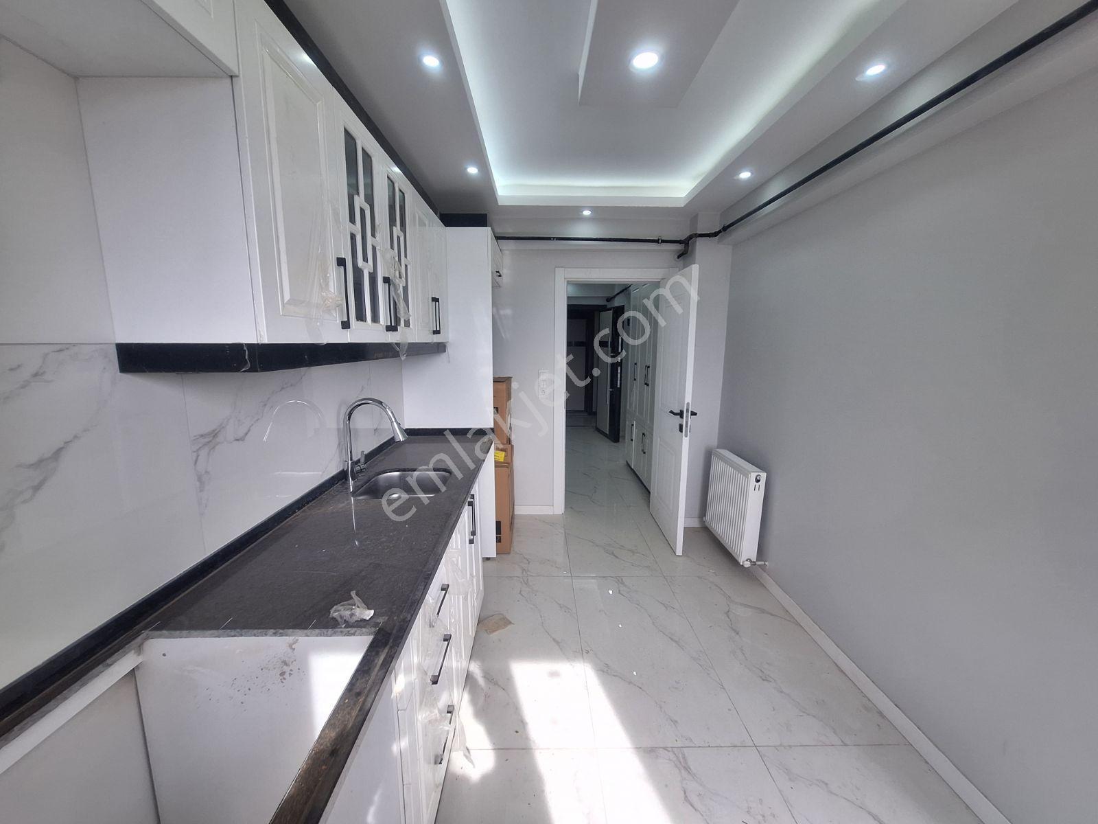 Mehmetoğlu Gayrimenkulden Hatip Mah.site İçinde 2+1 Satılık — fotoğraf 3