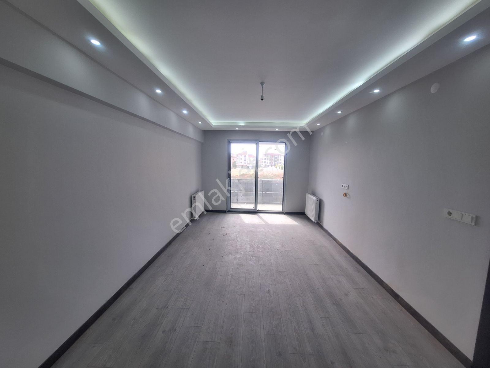 Mehmetoğlu Gayrimenkulden Hatip Mah.site İçinde 2+1 Satılık — fotoğraf 5