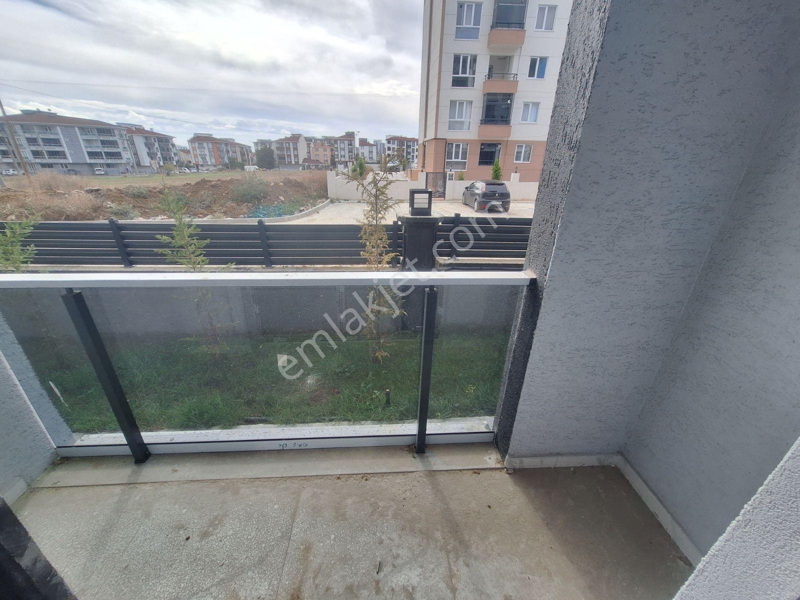 Mehmetoğlu Gayrimenkulden Hatip Mah.site İçinde 2+1 Satılık — fotoğraf 13