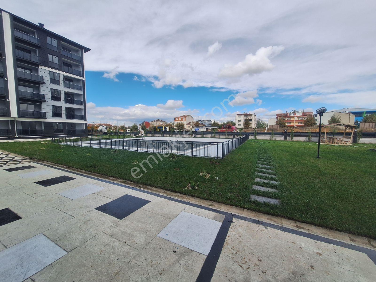 Mehmetoğlu Gayrimenkulden Hatip Mah.site İçinde 2+1 Satılık — fotoğraf 17