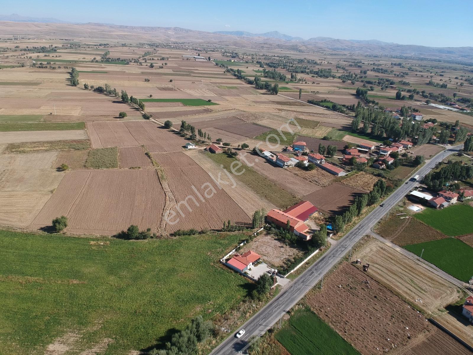 İlbey / Şuhut - Karaadilli Ana Yolunda 7.402 M² Tarla — fotoğraf 11