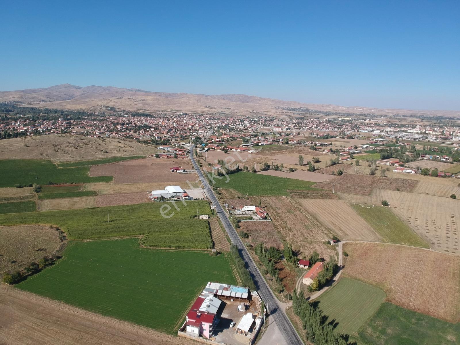 İlbey / Şuhut - Karaadilli Ana Yolunda 7.402 M² Tarla — fotoğraf 13