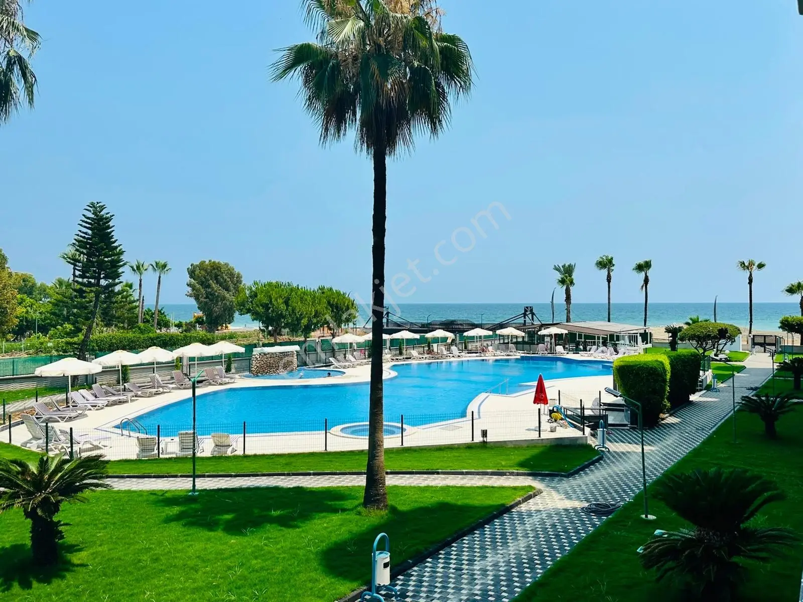 Etherealden Tecede Siteiçi Havuzlu Denize Sıfır Geniş Otrumlu2+1
