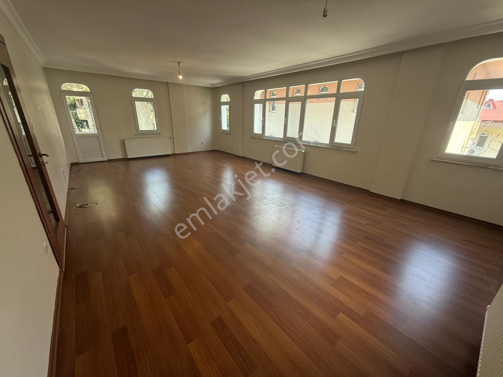 Tarabya'Da , Boş 3+1 Kat İrtifaktlı Arakat Satılık Daire