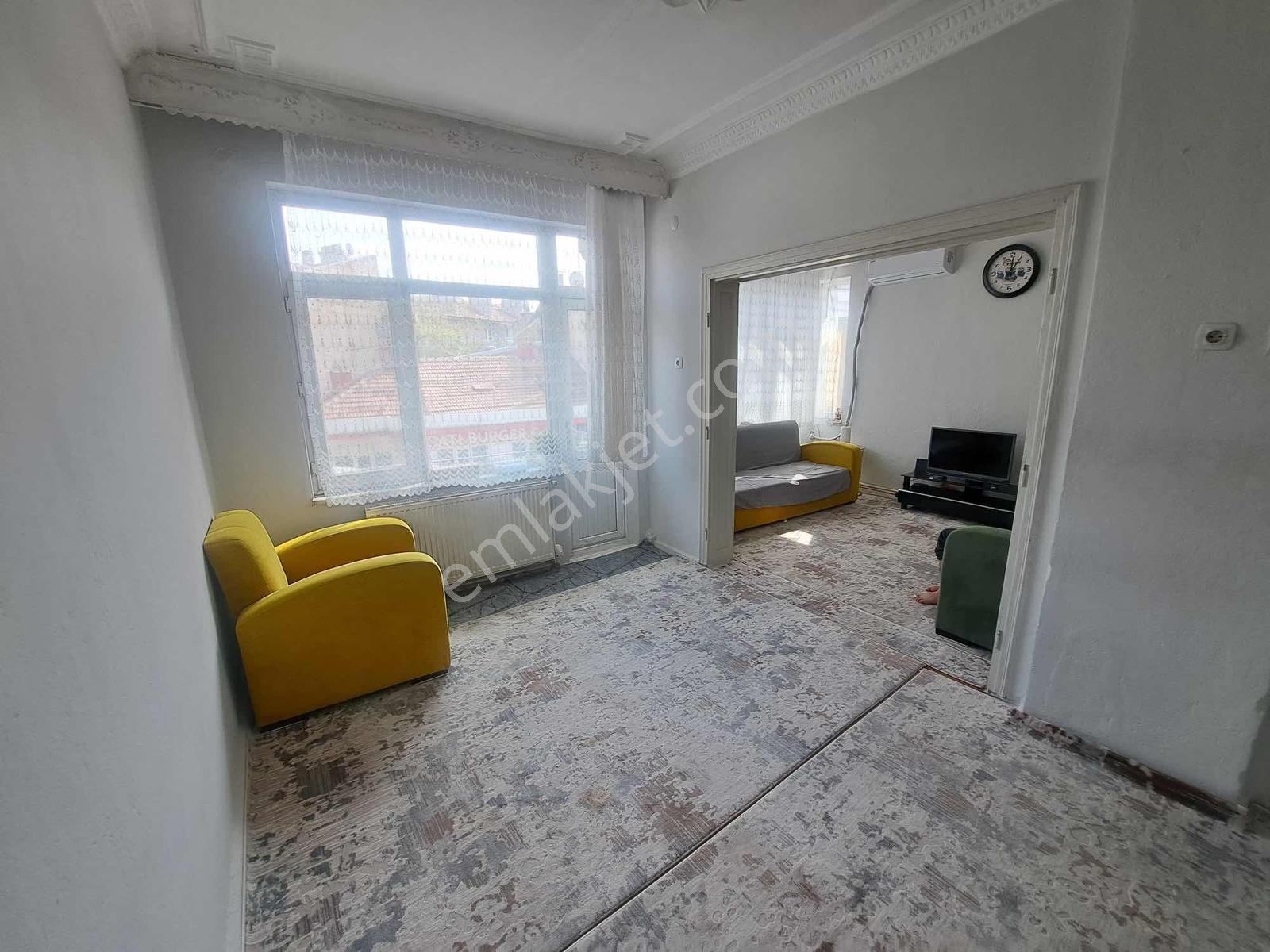 Şehir Merkezinde Satılık 3+1 Daire (120M², Kiracılı)