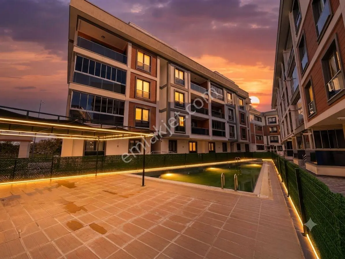 Aktif'ten Akçay'da Satılık Havuzlu ,otoparklı, Harika Fırsat 1+1daire — fotoğraf 4