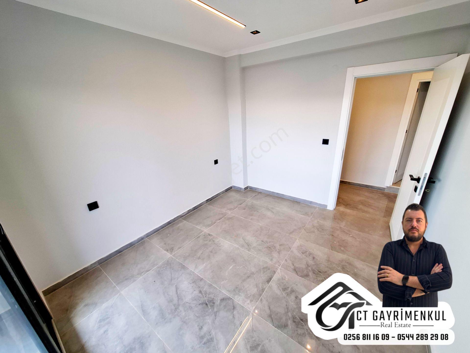 Didim'de Satılık 2+1 Orta Kat Çarşıya Yakın Asansörlü Sıfır Ön Cephe Daire — fotoğraf 17