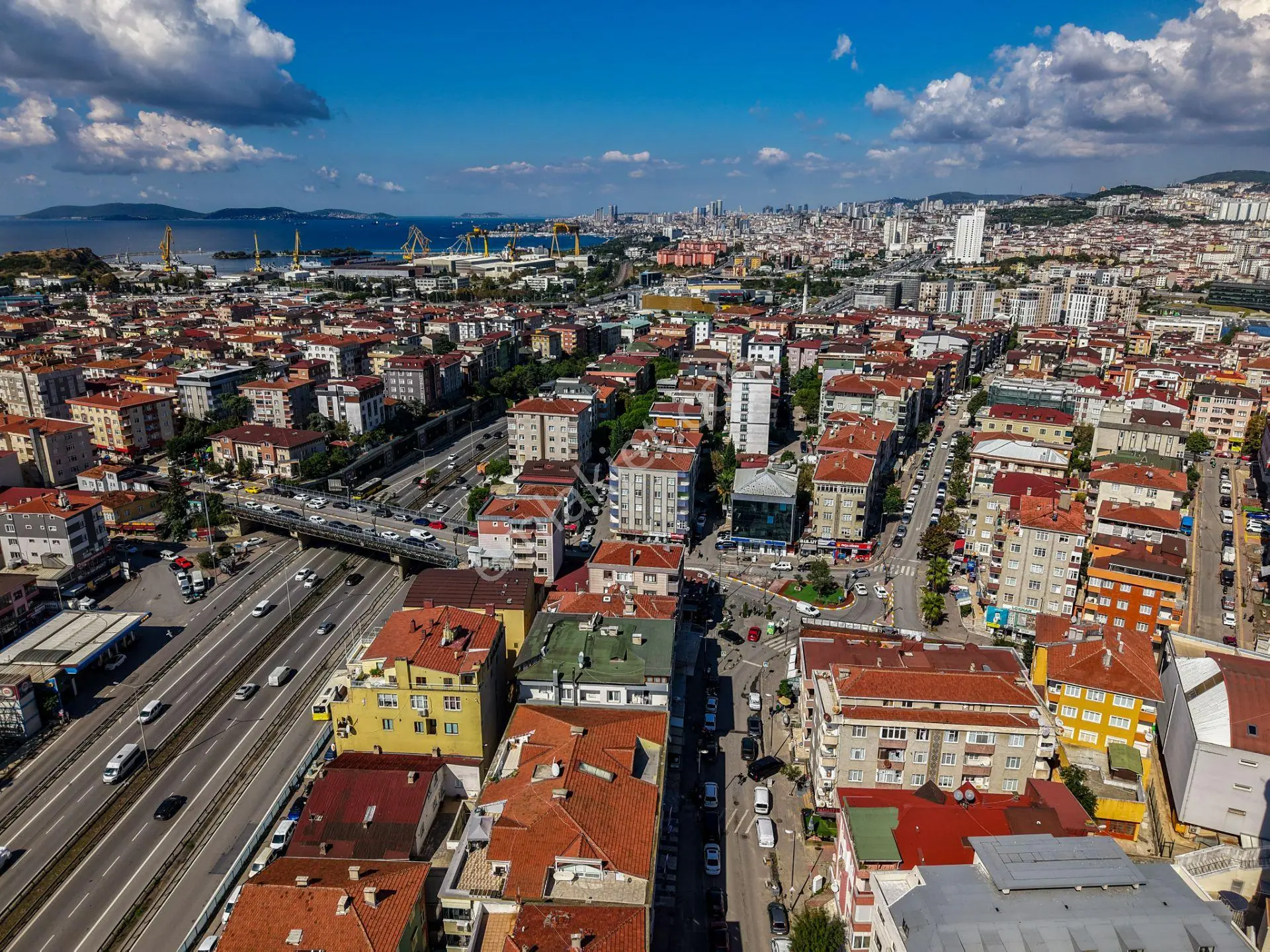 Pendik Güzelyalı Meydan Kira Getirili Satılık Komple Bina