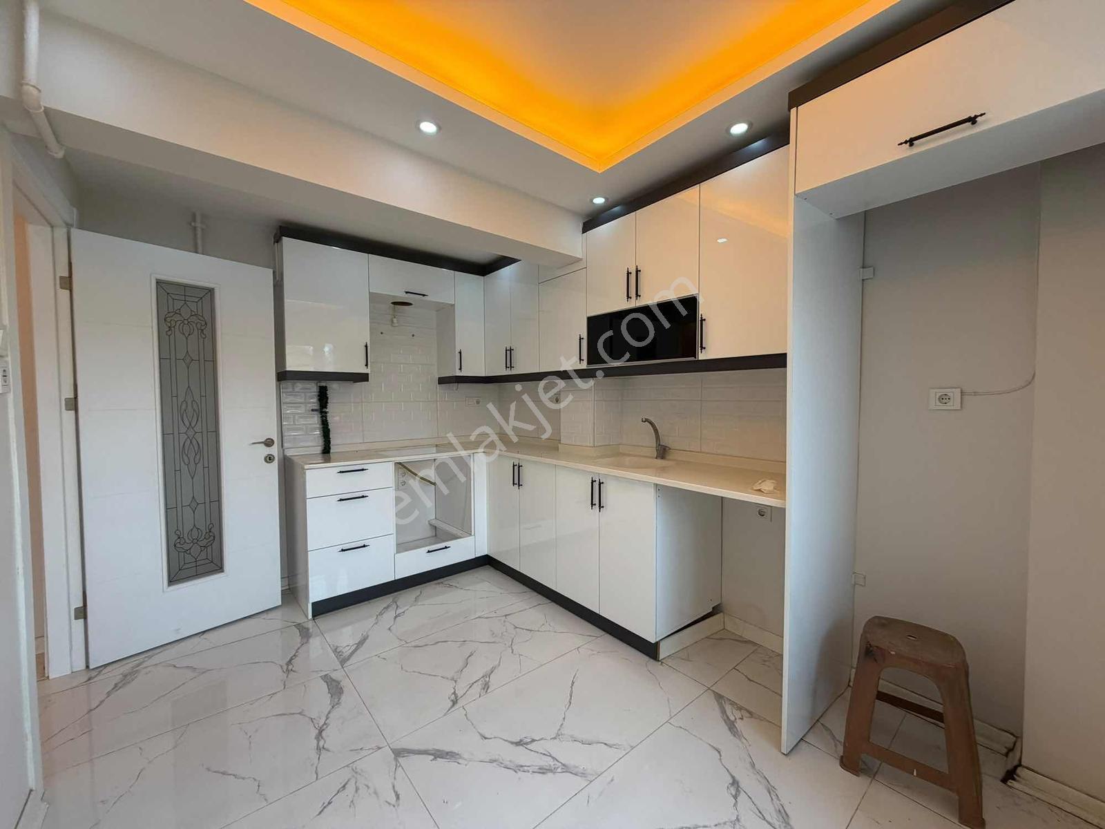 Manisa Topçuasım Mah. 2+1 Önü Açık Tadilatlı Arakat Daire