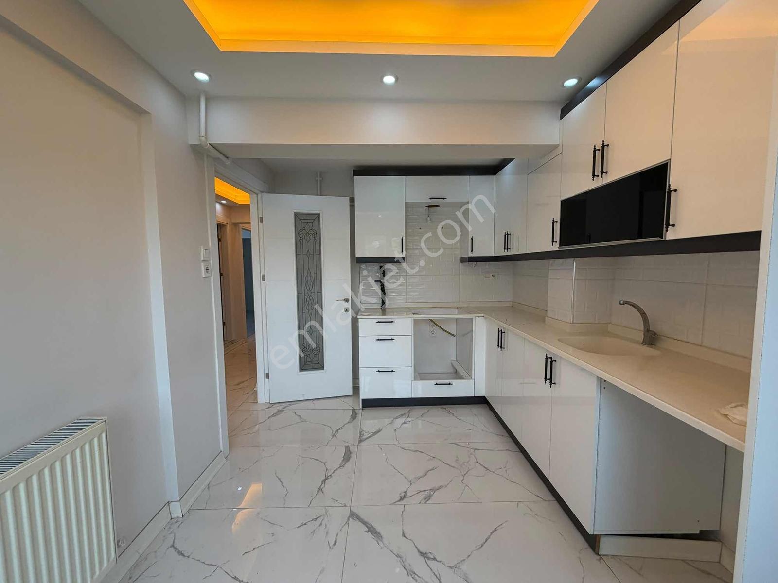 Manisa Topçuasım Mah. 2+1 Önü Açık Tadilatlı Arakat Daire — fotoğraf 2
