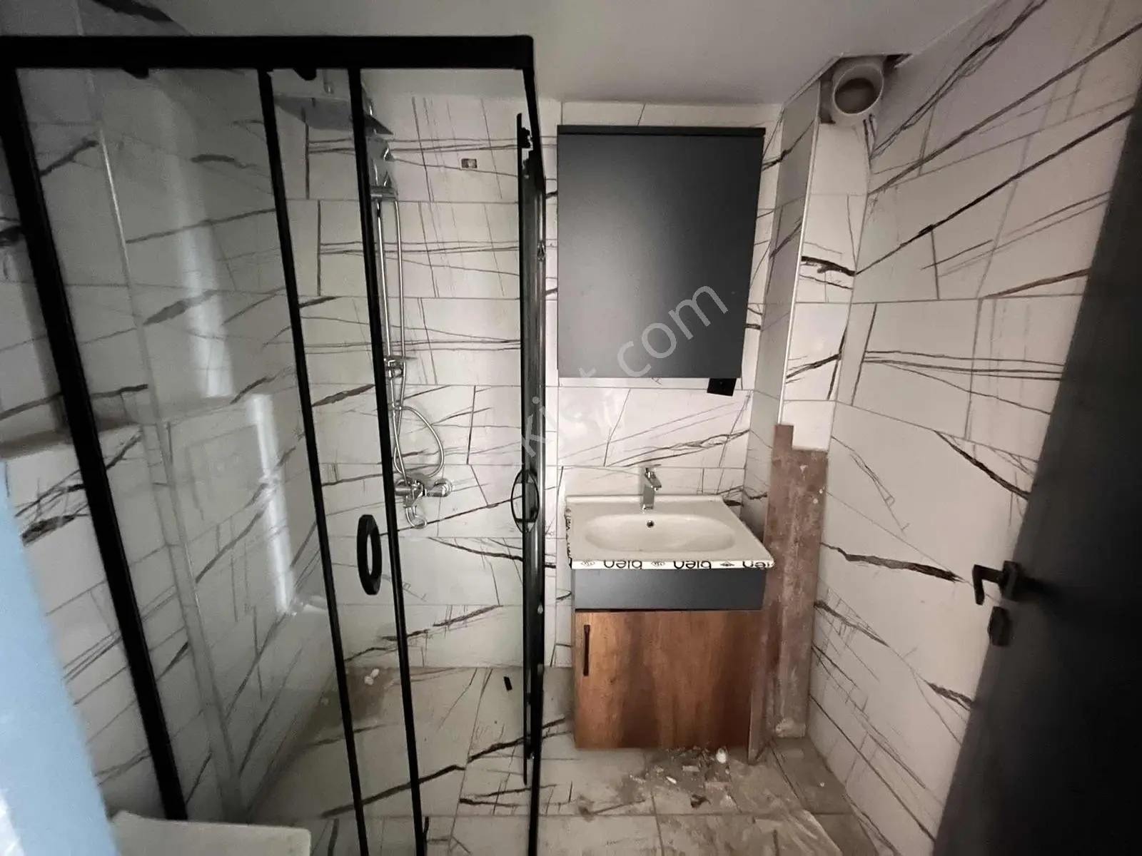 2+1 Dubleks Kendine Özel Bahçeli Kapalı Otoparklı Acil Satılık — fotoğraf 9