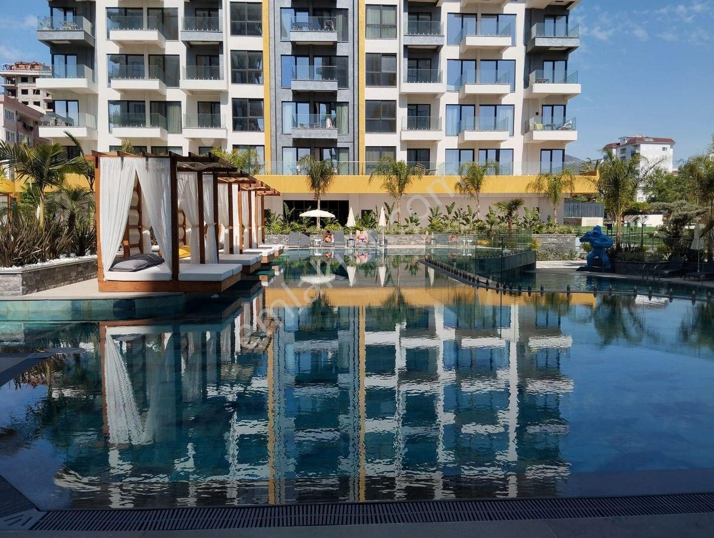 Alanya Mahmutlarda Denize Sıfır Full Eşyalı 2+1 Satılık Daire