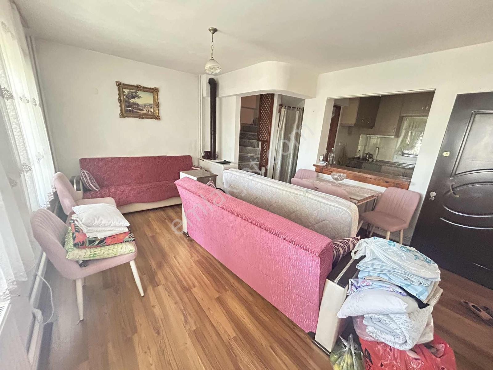 Gökçen Gayrımenkul'den Denize 200m Mesafede Geniş Bahçeli Villa — fotoğraf 5