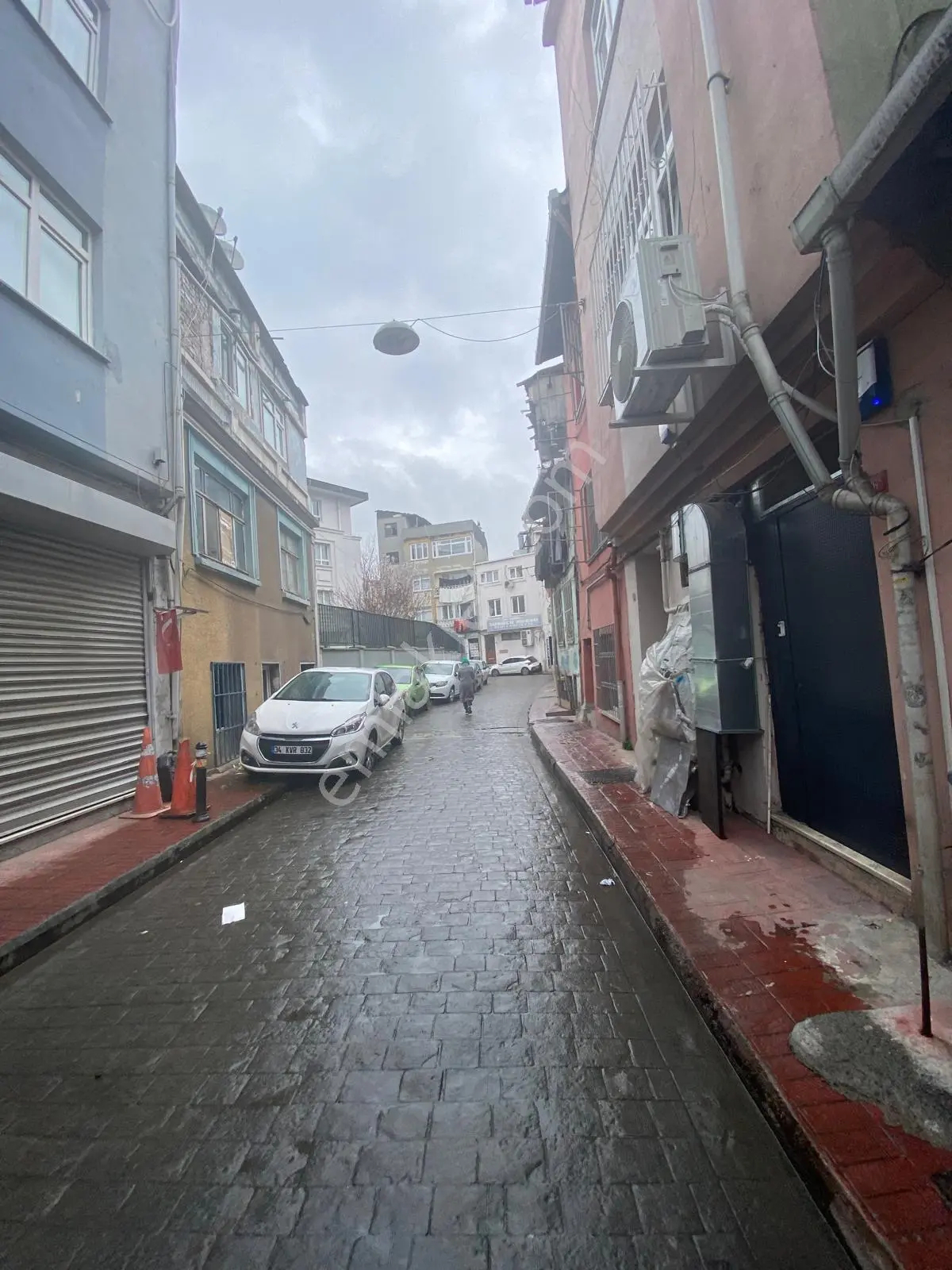 Beyoğlunda Kızılay Meydanına 1dakika Mesafede Kasımpaşa Küçük Piyale Mahalesinde Satılık Bina — fotoğraf 3