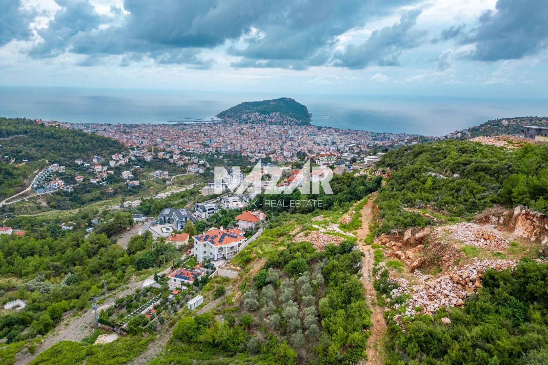 Alanya Tepe’De 2.184 M2 Deniz Manzaralı İmarlı Arsa