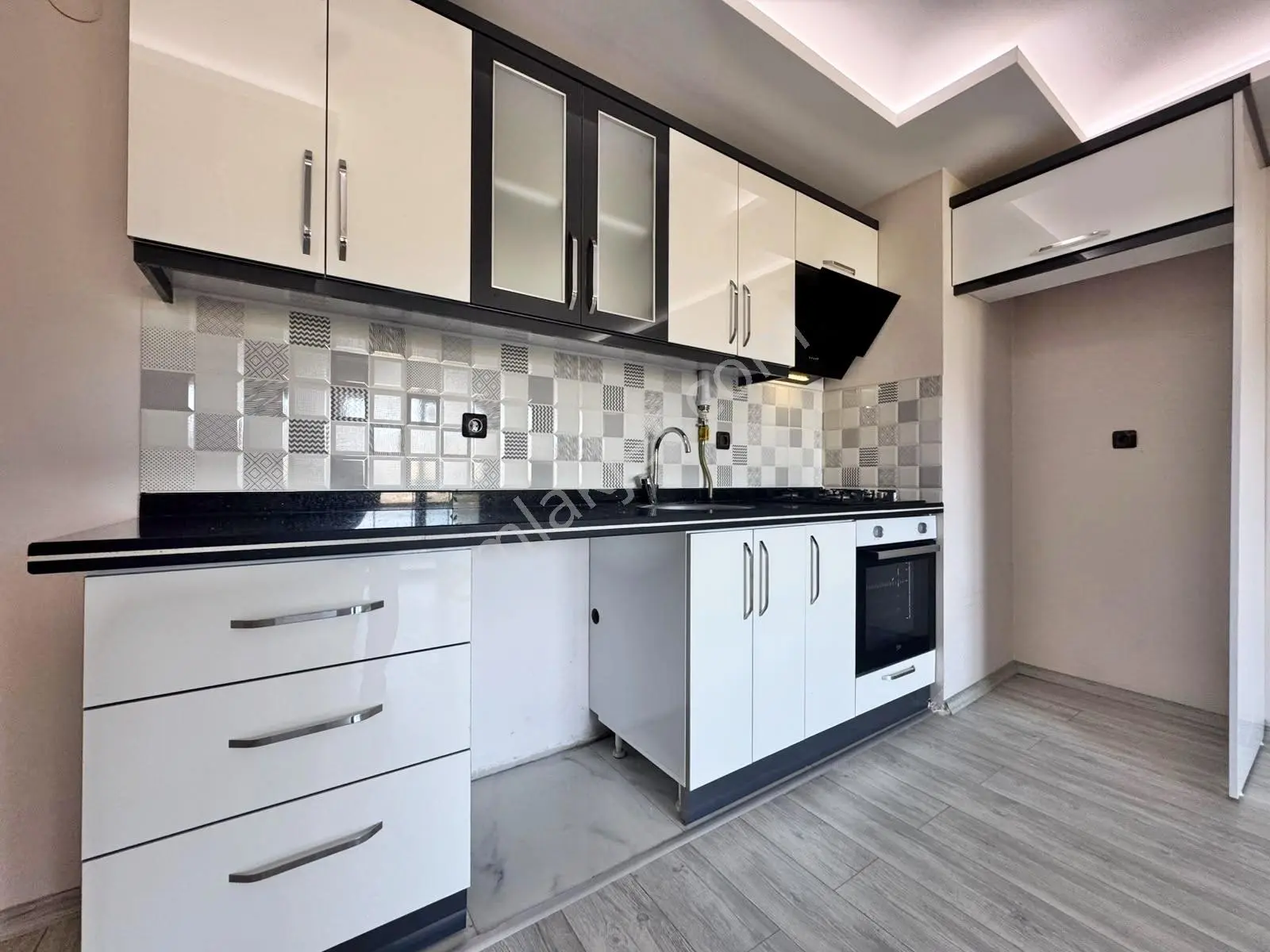 ▀Güç'Ten Akçayda Kazdağı Manzaralı Lüx Tasarım Kombili 1+1 Daire