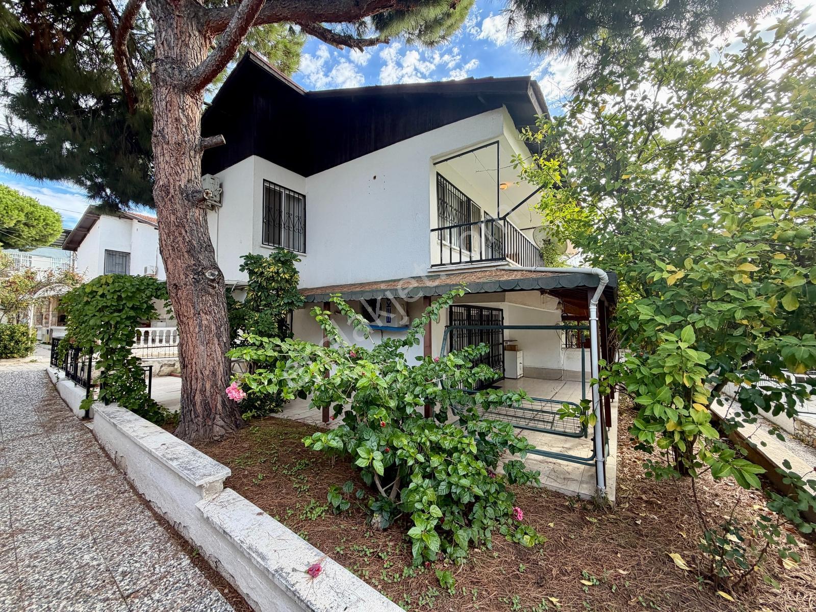 Kuşadası'nda Özel Plajlı Mistur Sitesinde Satılık Villa ! — fotoğraf 4