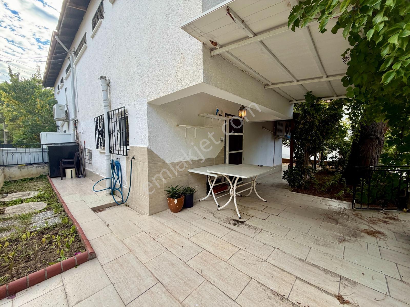 Kuşadası'nda Özel Plajlı Mistur Sitesinde Satılık Villa ! — fotoğraf 7