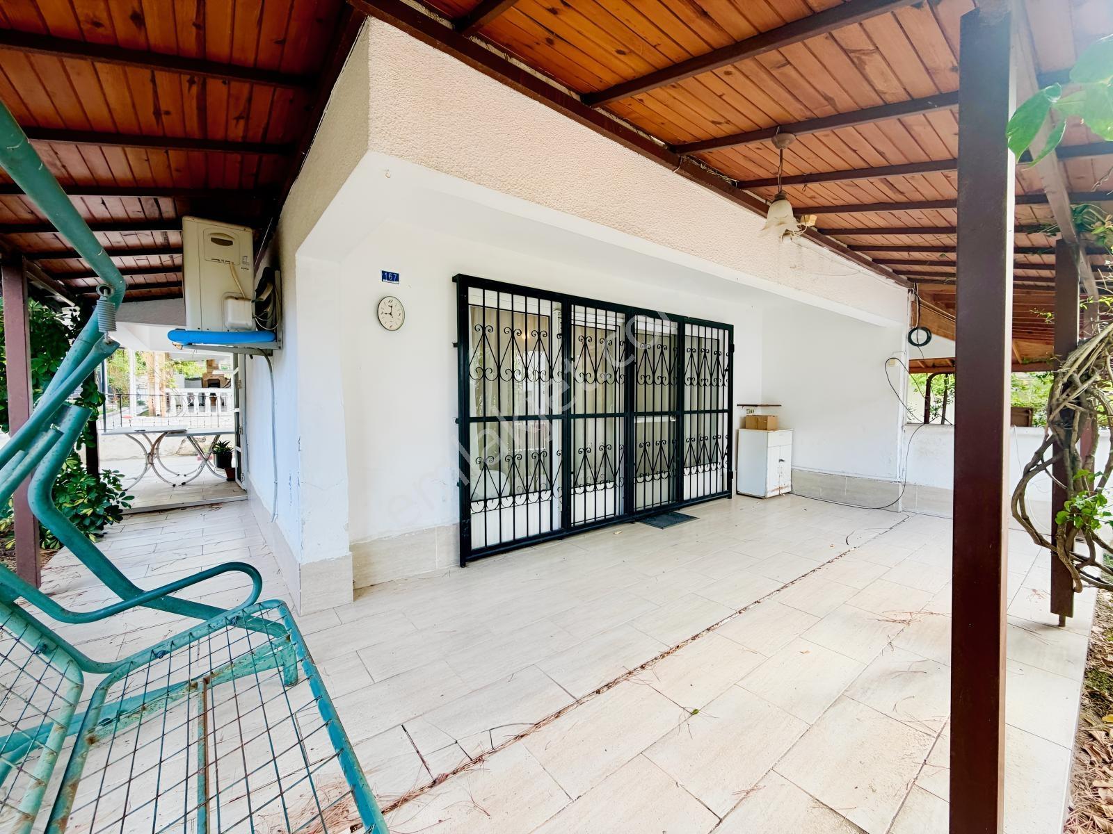 Kuşadası'nda Özel Plajlı Mistur Sitesinde Satılık Villa ! — fotoğraf 9